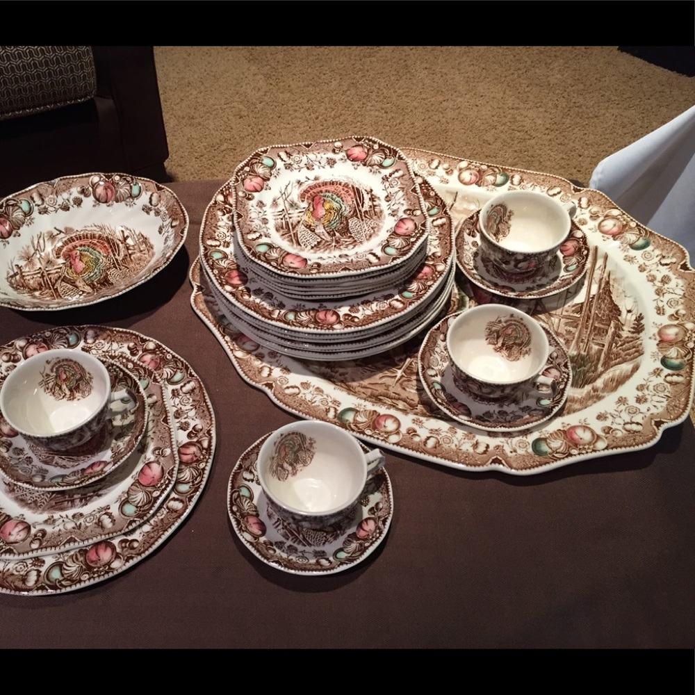 His Majesty Dinnerware